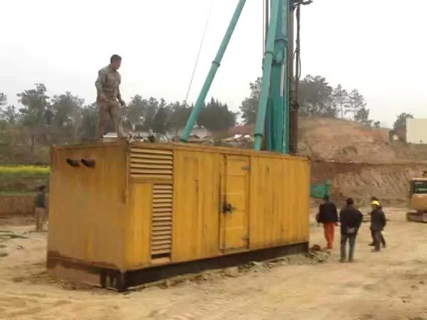 道外如何判断水冷式机油散热器密封件是否需要更换？